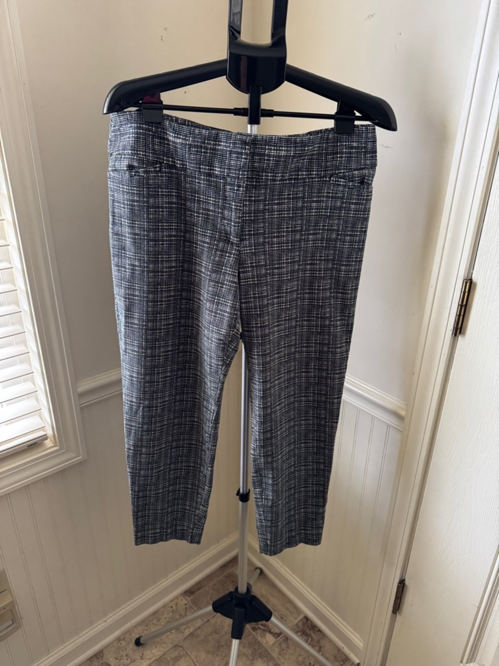 LOFT Julie Skinny Black and White Plaid Cropped Dress Pants‎ Size 14